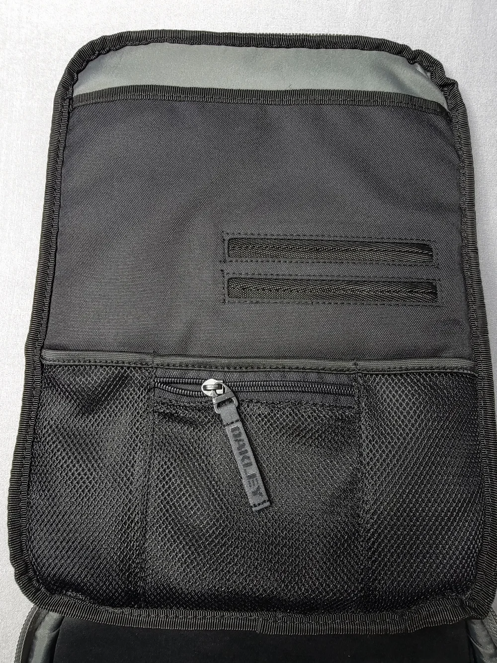 Oakley Checkpoint Vertical Laptop Messenger Bag Black Padded Tactical Size 11X14